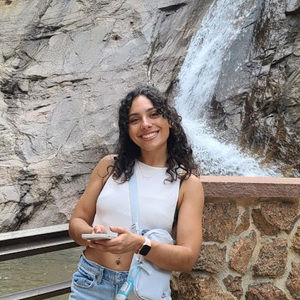 Meet your Posher, Alexia